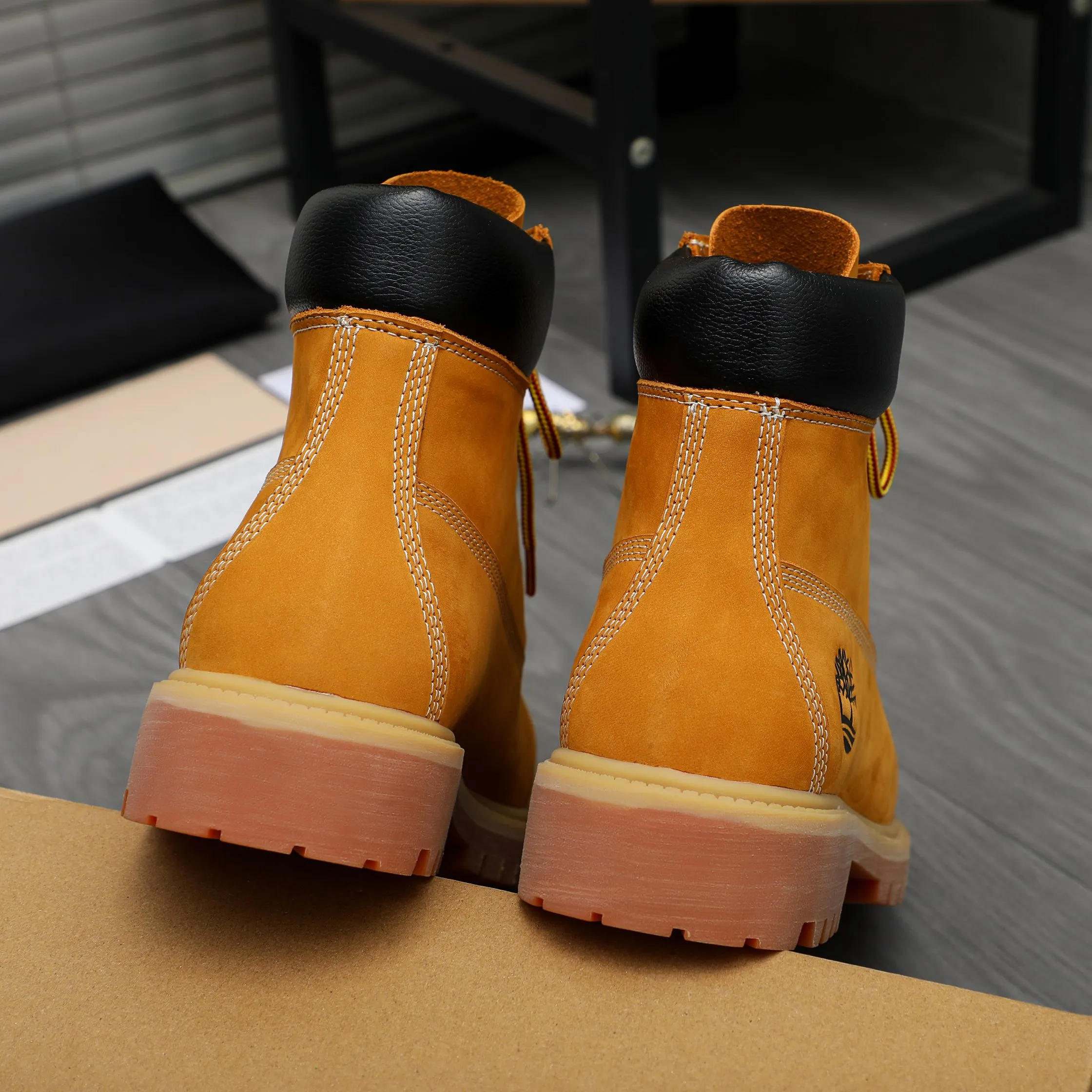 Men's shoes 💰p480 Product trademark: LV "Louis Vuitton" business lace-up high-top men's shoes Regular size: 38-44 Product material: Selected frosted cowhide upper, leather lining, original rubber outsole